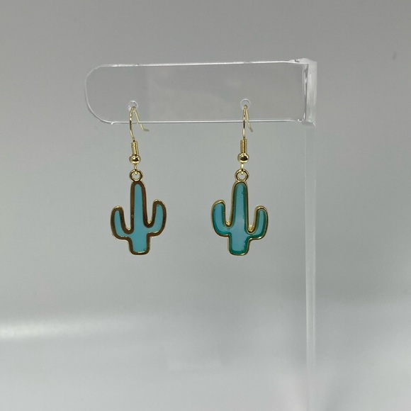 Cute and funky green cactus earrings - Picture 3 of 6